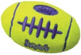 KONG Air Squeaker Rugby z piszczałką dla psa M